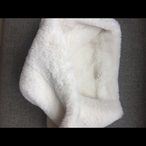 Banana Republic Scarf OS - Picture 4 of 5